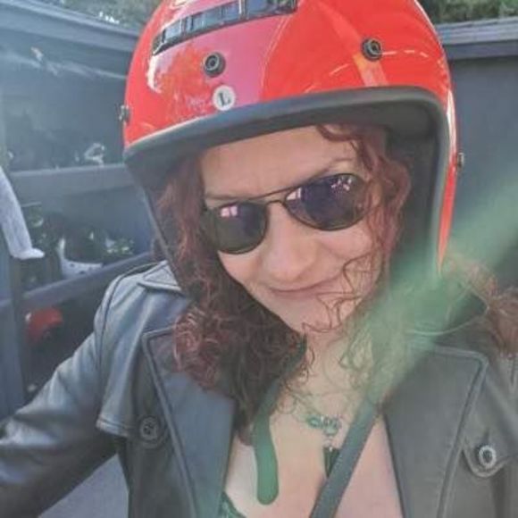 Meet your Posher, April - Picture 1 of 1